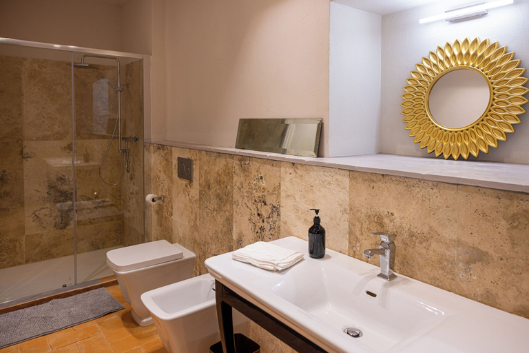 Bathroom 5, Capel Rosso Lighthouse, Grosseto