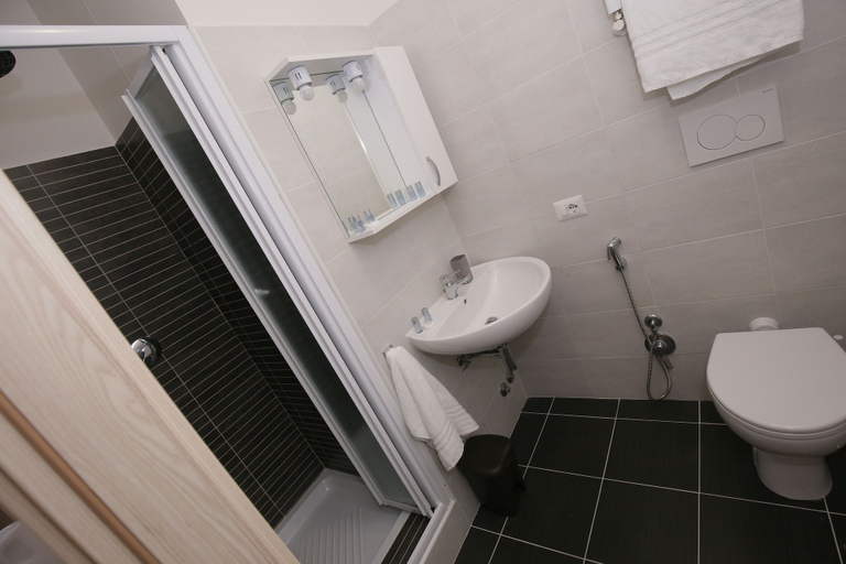 Bathroom 4, Rooms Monteverde, Rome