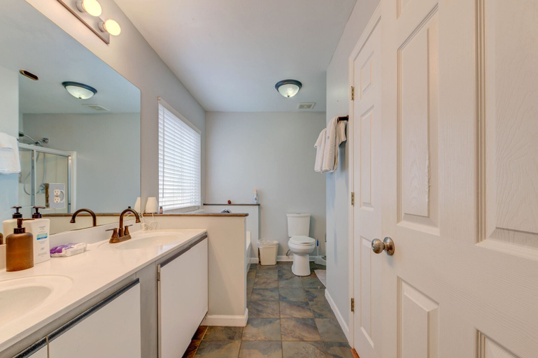 Bathroom 3, Remodeled and Inviting Free EV, Jefferson