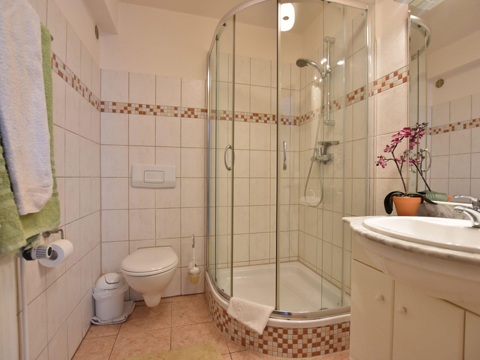 Bathroom, Wohnung in Pepelow in Meeresnhhe, Rostock