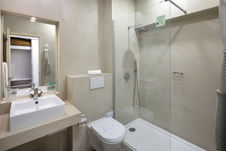 Bathroom 5, Hotel Navegadores, Vila Real de Santo António