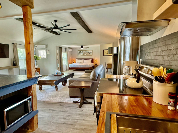 Room 3, Comfortable Studio With Modern Touches 9A, Oklahoma