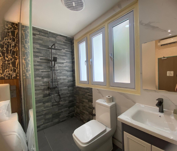 Bathroom 12