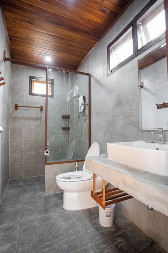 Bathroom, Laemsui Beach, Chaiya