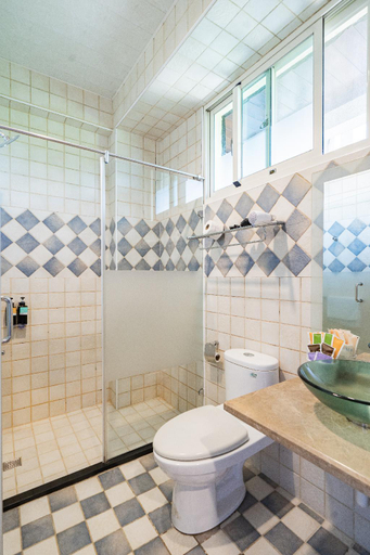 Bathroom 3, Egmont Mountain House, Nantou