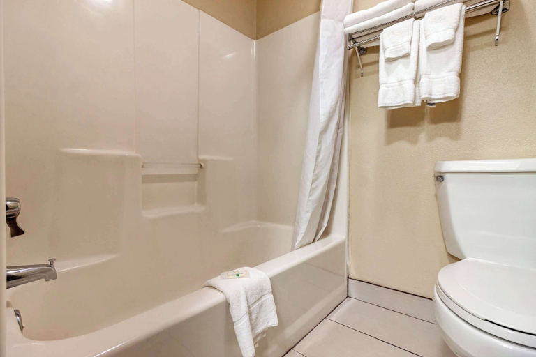 Bathroom 4, Quality Inn Hays I-70, Ellis