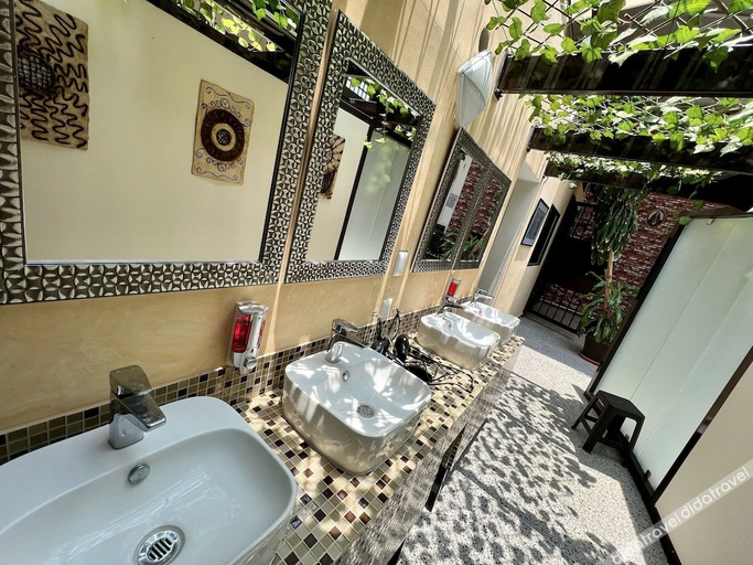 Bathroom 3, Downtown Treasure Place, Mexico City