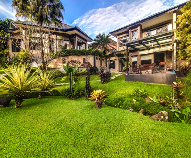 Exterior & Views 2, Casa Lumina W/ Pool & Court, Bogor