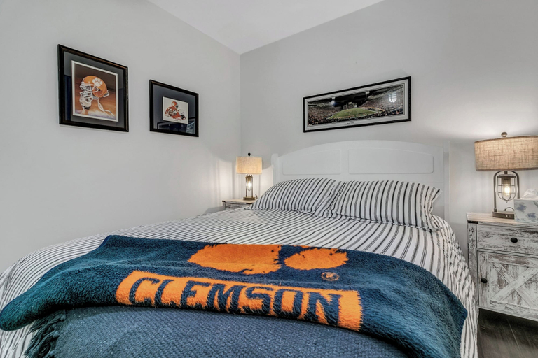 Bedroom 2, Bigfoot Manor, McDowell