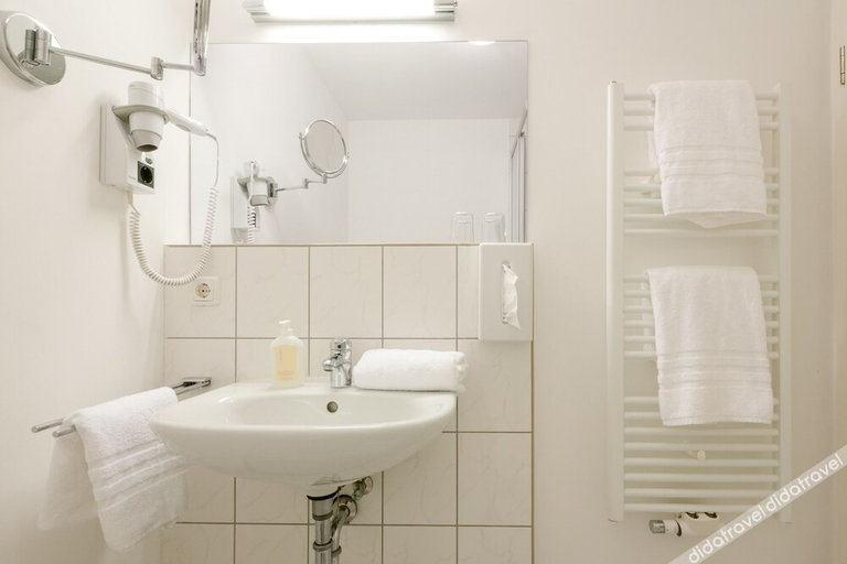 Bathroom 3, Hotel auf den Hummerklippen, Pinneberg