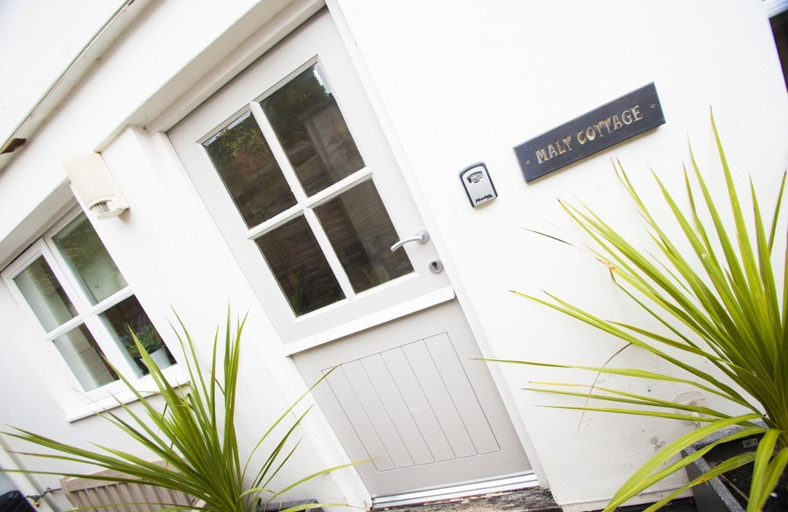 Exterior detail, 2 Bed Cottage - Sleeps 4 - Pets - Patio - Parking, Cornwall
