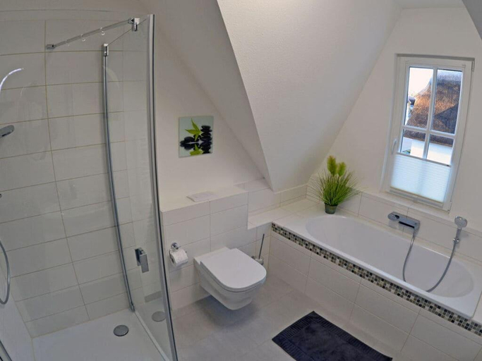 Bathroom 3, Muschelsucher Comfortable holiday residence, Vorpommern-Rügen