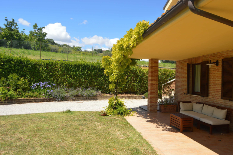 Exterior & Views 2, cumana blu, Fermo