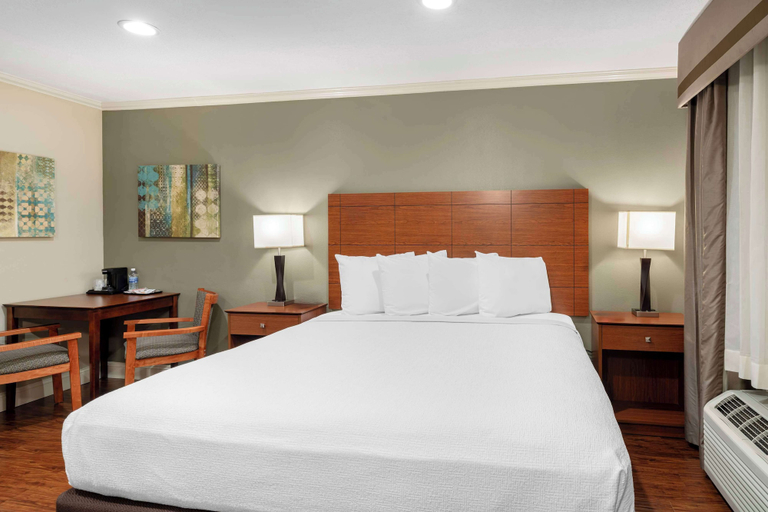 Bedroom 3, Best Western Oxnard Inn, Ventura