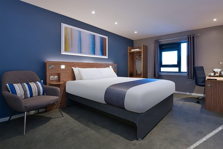 Bedroom 2, Travelodge Edinburgh Park, Edinburgh