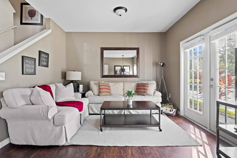 Room 1, Welcoming 4 BR Sleeps 10 Guests, Osceola