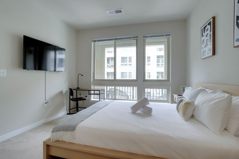 Bedroom 3, Huntington Apartments near Fort Hunt - We Host, Fairfax