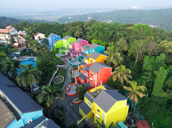 Exterior & Views