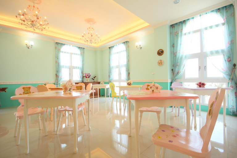 Food & Drinks 3, Decoupage Bed and Breakfast, Yilan