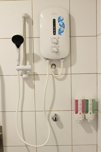 Bathroom 18