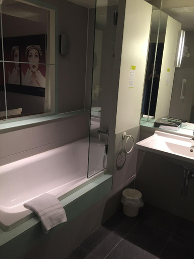 Bathroom 3, Standing Hotel Suites by Actisource, Val-d'Oise
