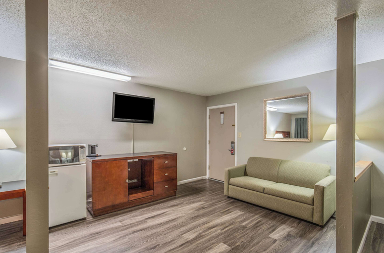 Bedroom 5, Econo Lodge Inn & Suites Yreka, Siskiyou