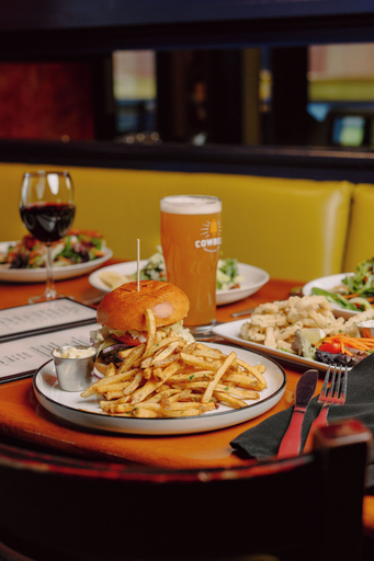 Food & Drinks 5, Foster's Inn, Perth