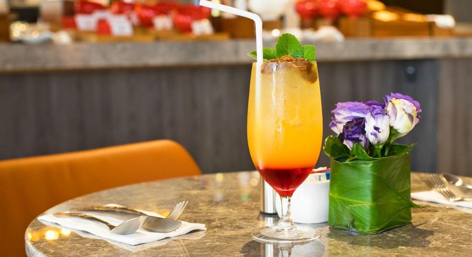 Food & Drinks 5, Oakwood Bencoolen Singapore, Singapura