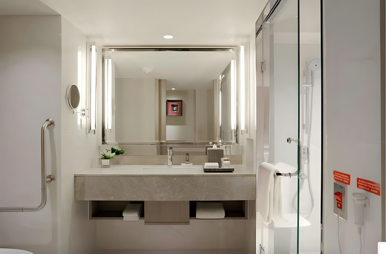 Bathroom 16