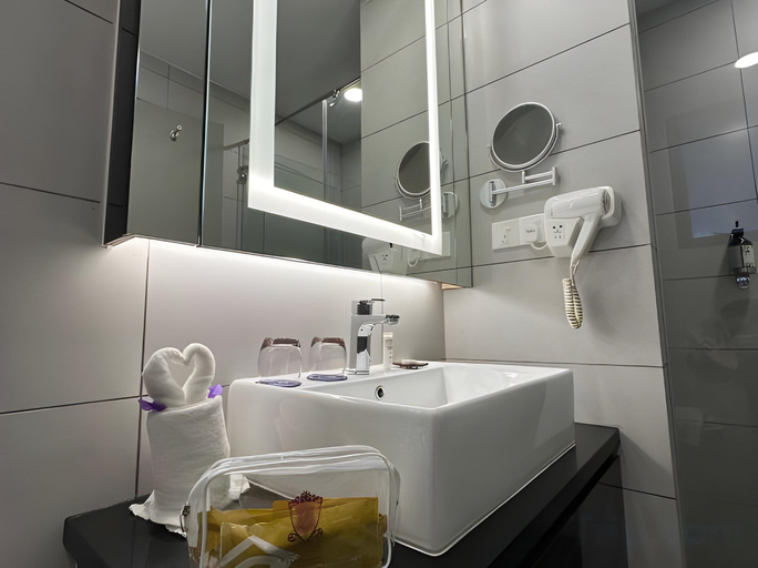 Bathroom 17