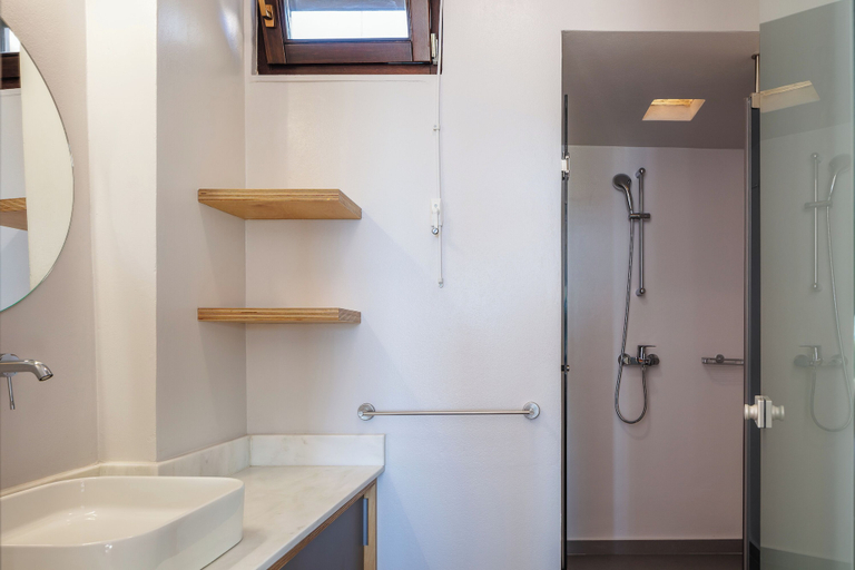 Bathroom 5, seafront cozy suite for 2 in Rethymno, Crete