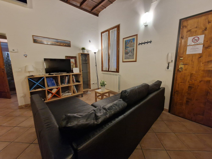 Room 5, Mezzo 8 in Firenze With 2 Bedrooms and 1 Bathrooms, Florence