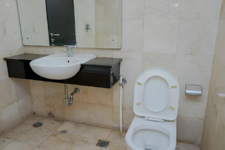 Bathroom 18