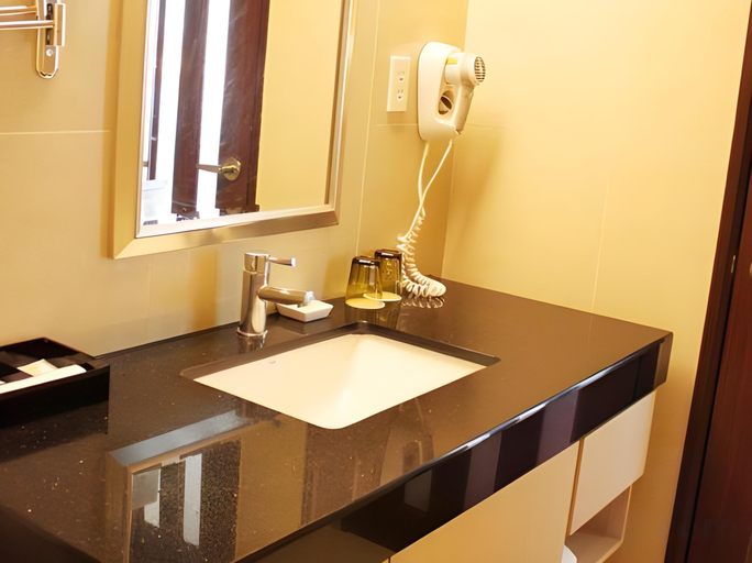 Bathroom 5, Golden Tulip Zhong Xin Hotel Taichung, Taichung