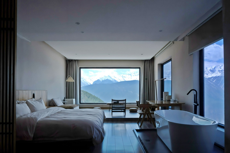 Bedroom 3, Wake UP IN SNOW MOUNTAIN, Dêqên Tibetan