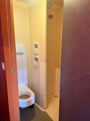 Bathroom 3, Egg Hotel Sarcelles, Val-d'Oise