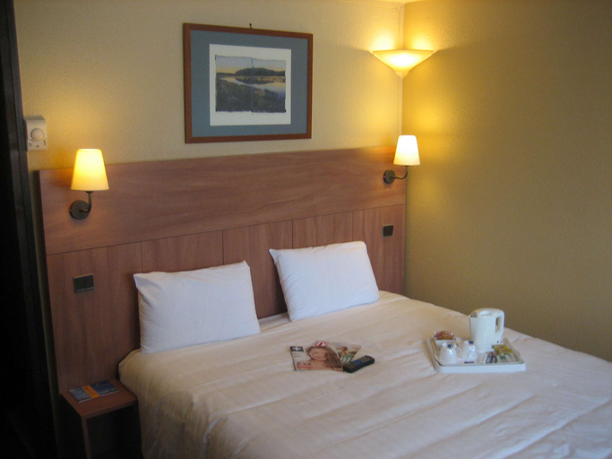 Bedroom 3, Kyriad Tarbes Odos, Hautes-Pyrénées