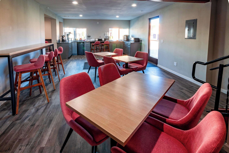 Food & Drinks 5, Quality Inn Bishop near Mammoth, Inyo