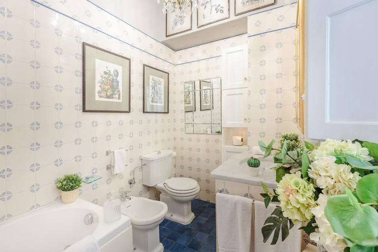 Bathroom 5, Casa San Giovanni in Lucca, Lucca