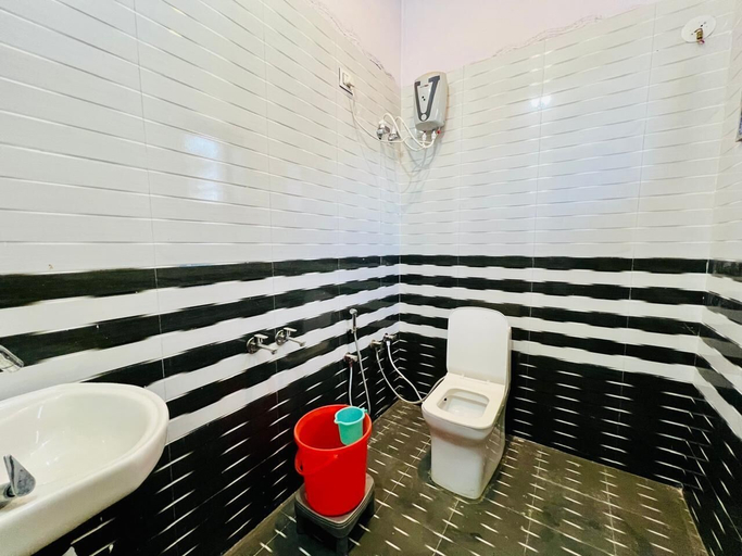 Bathroom, Kailash Inn, Sikar