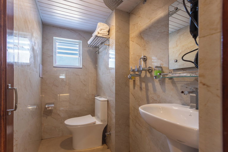 Bathroom 3, Amarawati Boutique Hotel, Bagmati