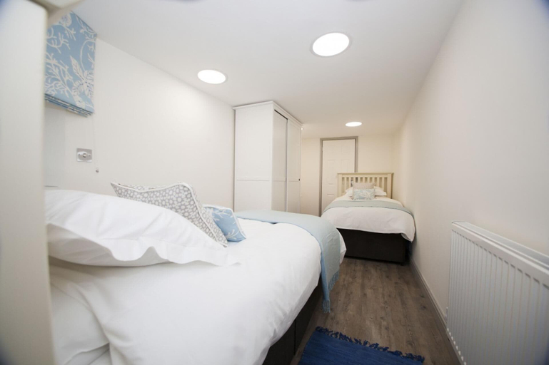 Room 4, 2 Bed Cottage - Sleeps 4 - Pets - Patio - Parking, Cornwall