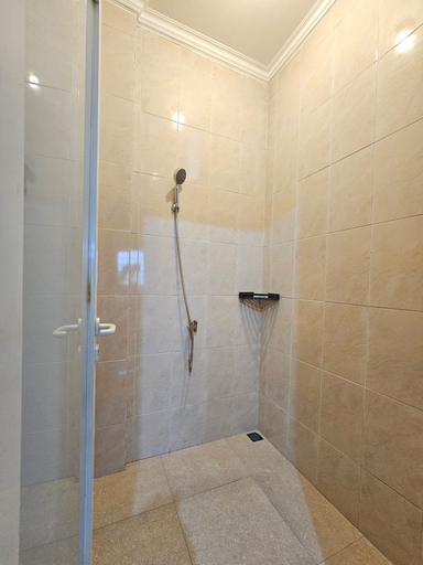 Bathroom 10