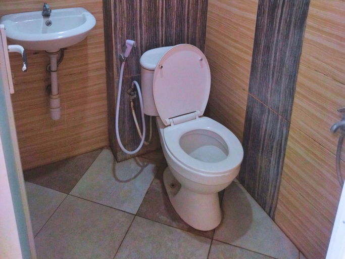 Bathroom 5, Hotel Karunia PKPRI, Grobogan