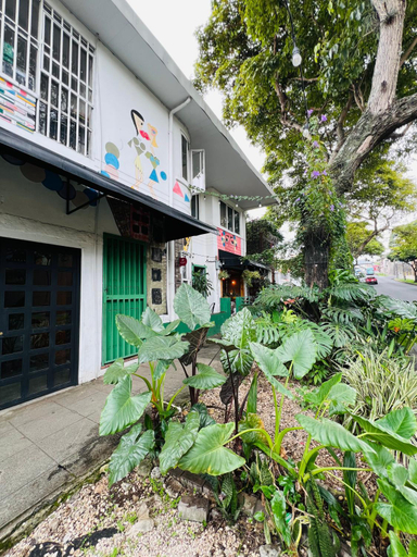 Exterior & Views