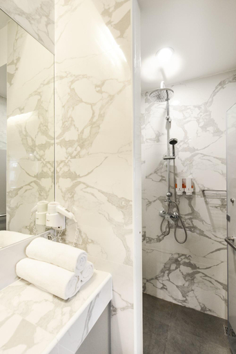 Bathroom 7