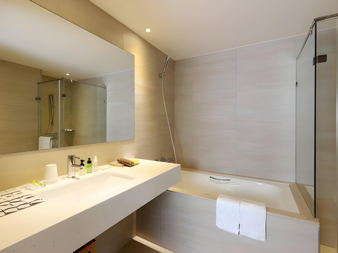 Bathroom 5, Dahu Park Hotel, Taipei City