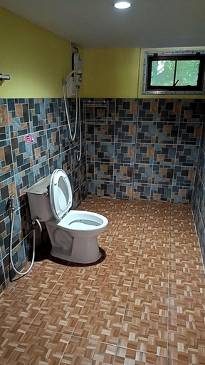 Bathroom 3, Bussaracum Hotel, Tha Muang