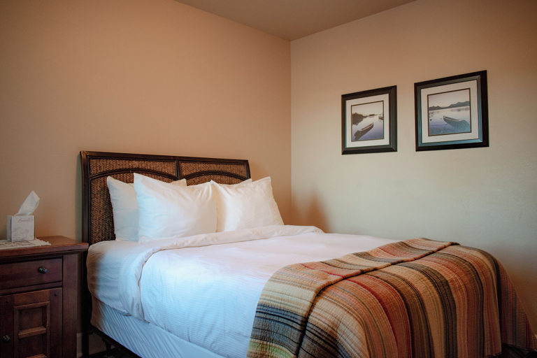 Bedroom 2, Lakeshore Lodges, Kenai Peninsula