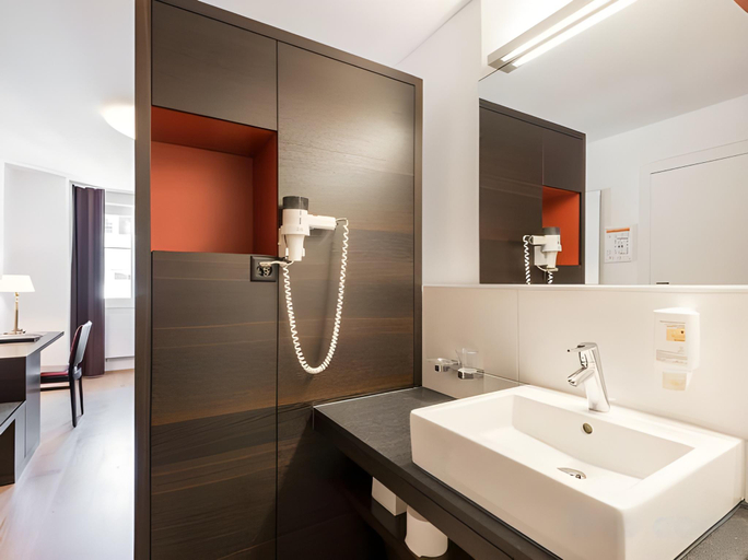 Bathroom 15